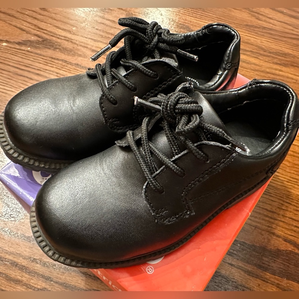 Stride rite boys toddler size 9.5 Wide black dress shoe